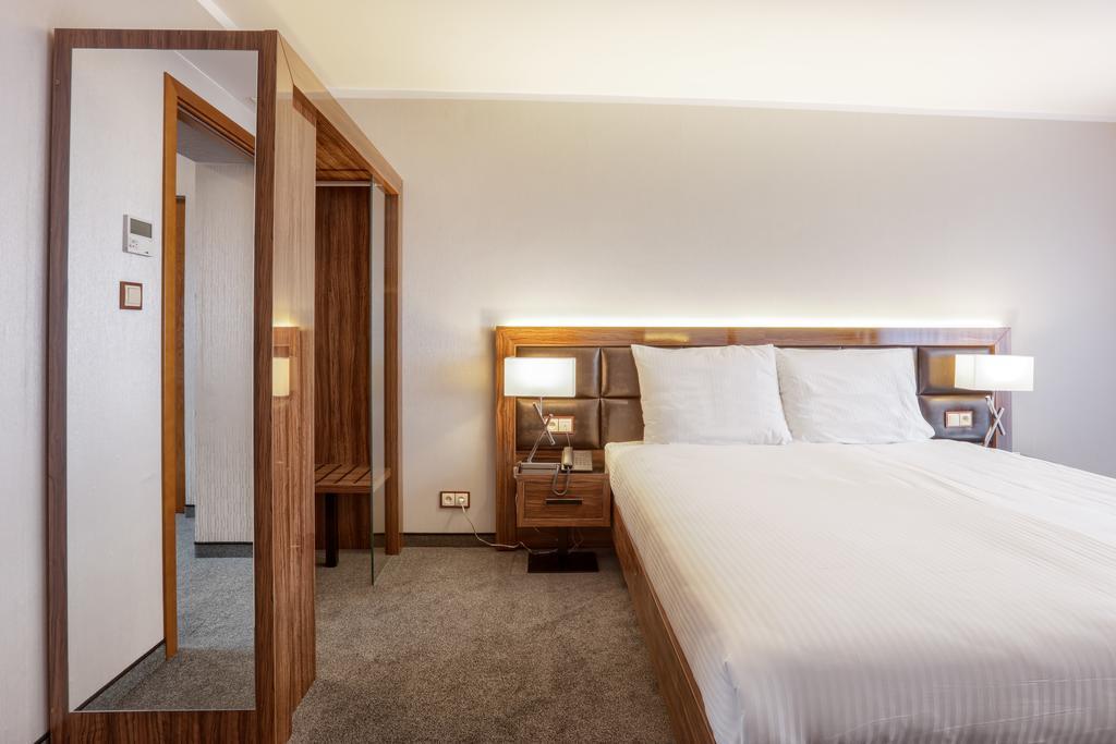 Hotel Weneda Opole Rum bild